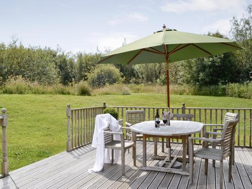 Lakeside Lodge