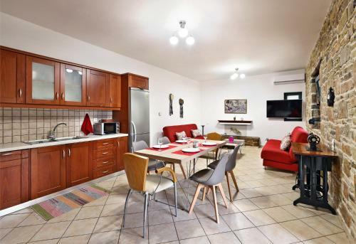 Villa Lato - Villa With Private Pool And Yard