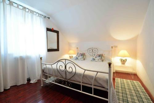 Holiday House With Wifi Zlarin - 17998