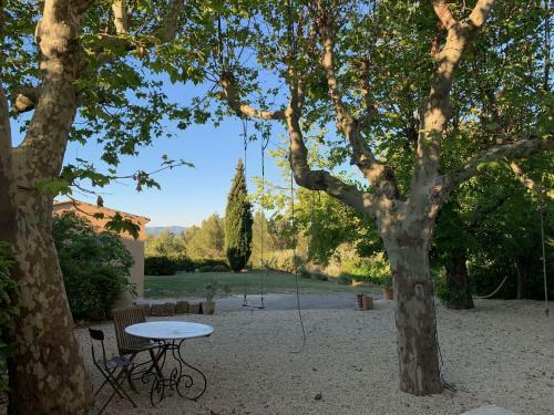 Bed & Breakfast Le Mas Des Pignes -adults Only