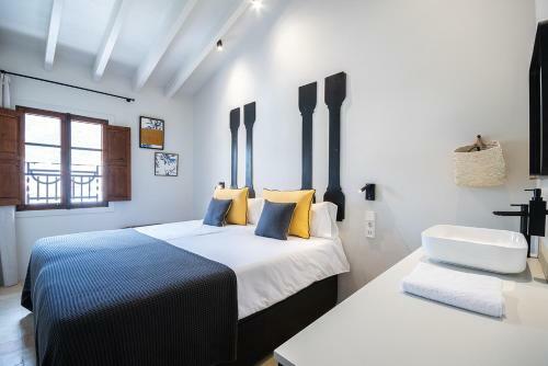 Hotel Unic - Turisme D'interior