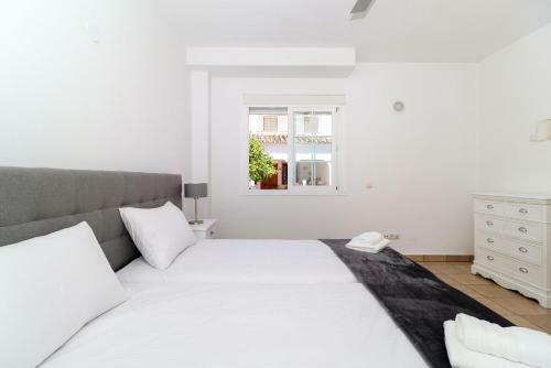 4 Br House In Benahavis Centre, Costa Del Sol