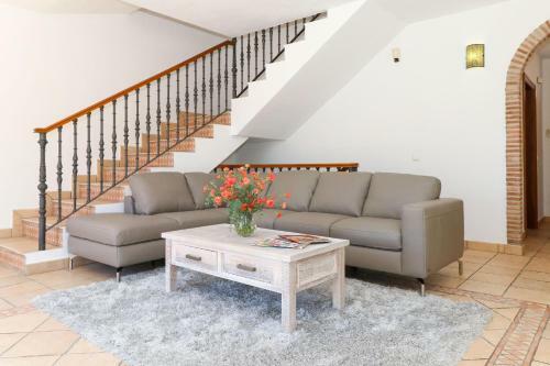 4 Br House In Benahavis Centre, Costa Del Sol