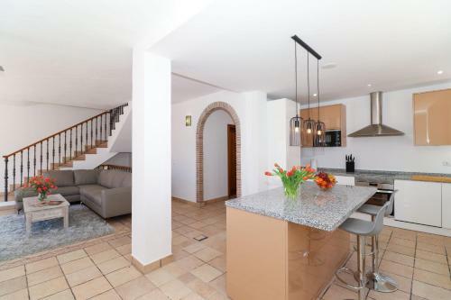 4 Br House In Benahavis Centre, Costa Del Sol