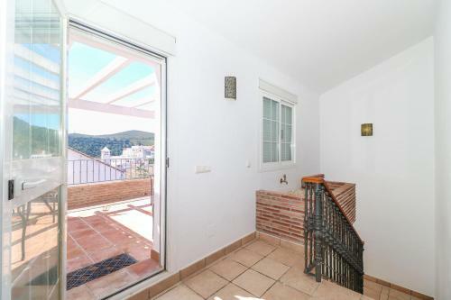 4 Br House In Benahavis Centre, Costa Del Sol