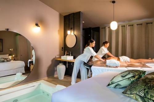 Hostal Chambre Romantique, Jacuzzi Et Lit D'exception