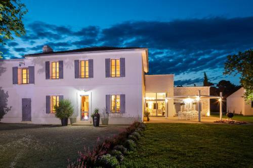 Hostal Chambre Romantique, Jacuzzi Et Lit D'exception