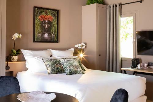 Hostal Chambre Romantique, Jacuzzi Et Lit D'exception