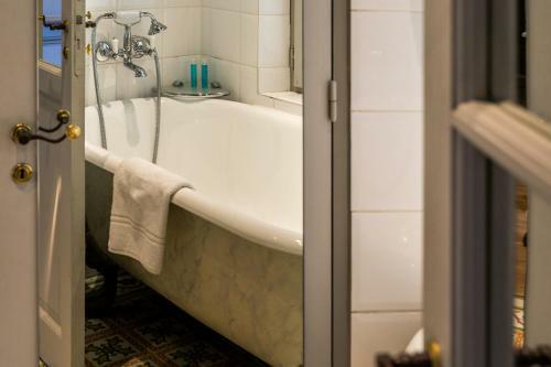 Hotel Caf� De Paris