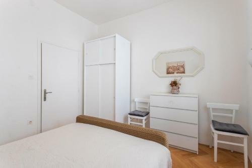 Apartments Anki - 15 M From Sea