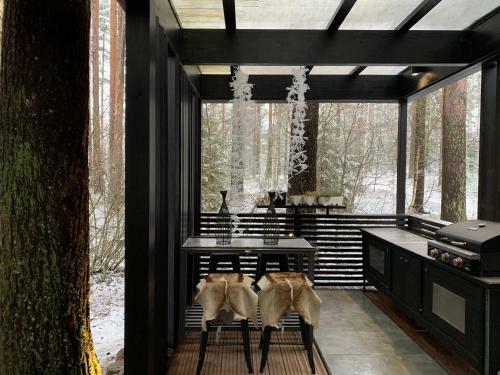 Villa Designers Lakehouse With Jacuzzi