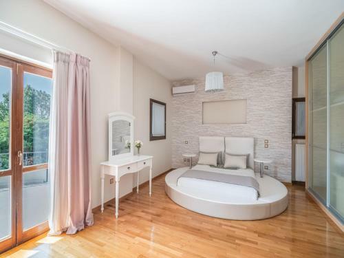 Inviting Villa In Anavissos With Whirlpool