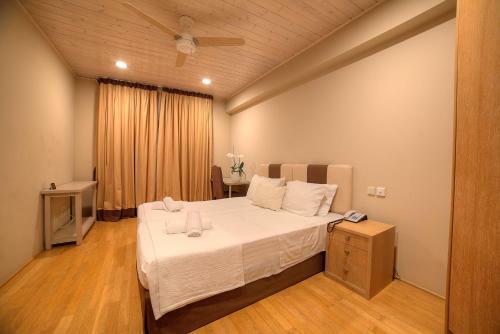 Lyciponon Tennis Villa