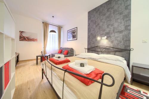 Logo Apartments 5 Min Walk To Main Square