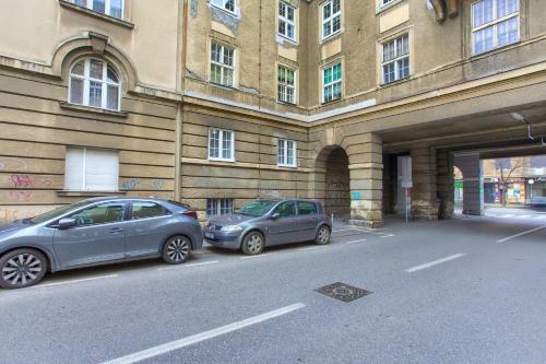 Logo Apartments 5 Min Walk To Main Square