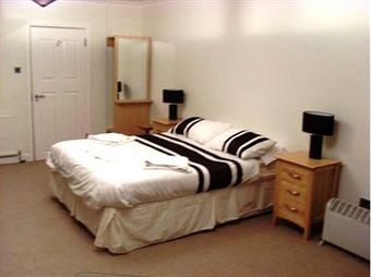 Hostal Cannards Well