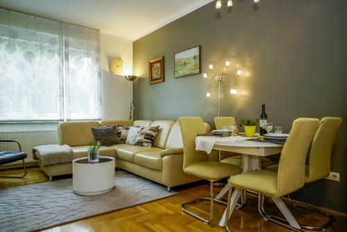 Yellow Bike Apartment