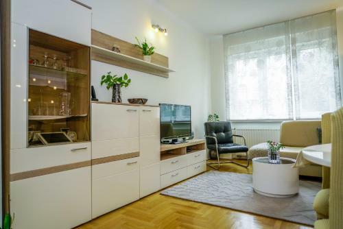 Yellow Bike Apartment