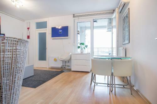 Apartamento Cozy & Modern Studio With Balcony