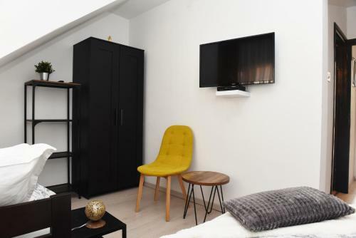 Hostal Monikarooms