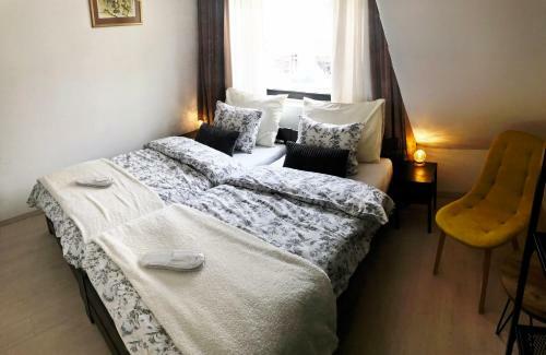 Hostal Monikarooms