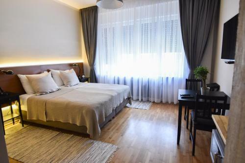 Karlo Main Square Apartments