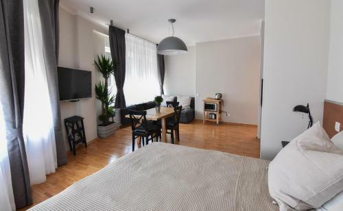 Karlo Main Square Apartments
