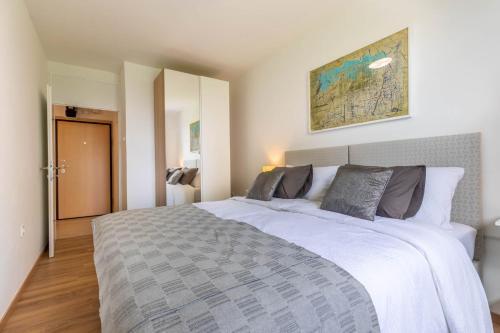 Hendrix Bridge Apartment 2