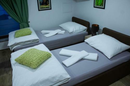 Hostal Villa Zoki - Soba Dnevni Najam