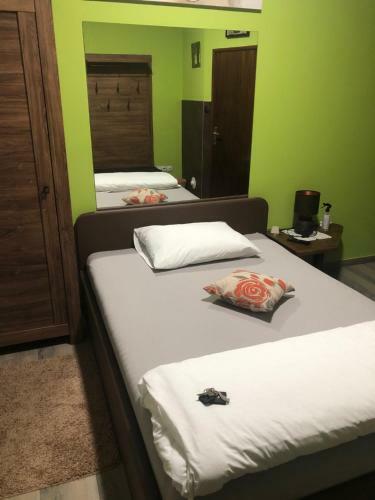 Hostal Villa Zoki - Soba Dnevni Najam