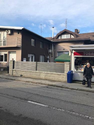 Hostal Villa Zoki - Soba Dnevni Najam