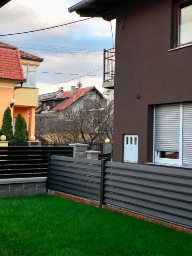 Hostal Villa Zoki - Soba Dnevni Najam