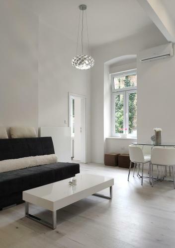 Main Square Shine Apartment