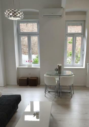Main Square Shine Apartment