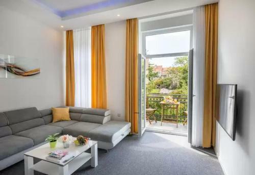Hostal Elenas Rooms & Apartment