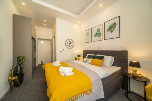 Hostal Elenas Rooms & Apartment