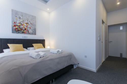 Hostal Elenas Rooms & Apartment