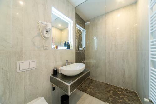 Hostal Elenas Rooms & Apartment