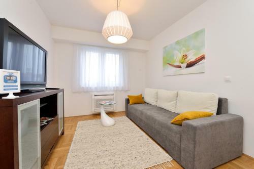 Apartment Sweet Corner