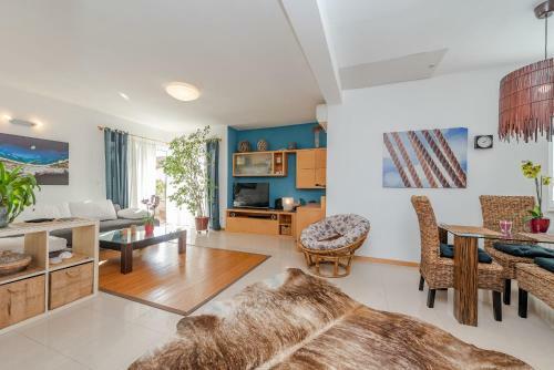 Romantic Oasis Apartments
