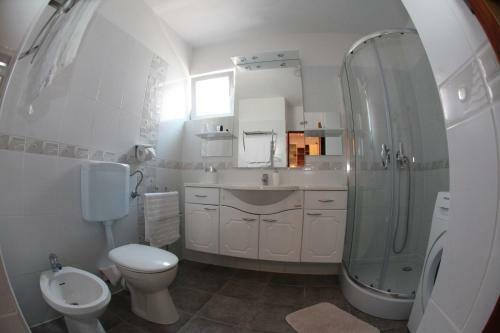 Apartment Yelena Rose West