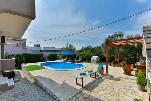 Holiday Home Kiara With Pool