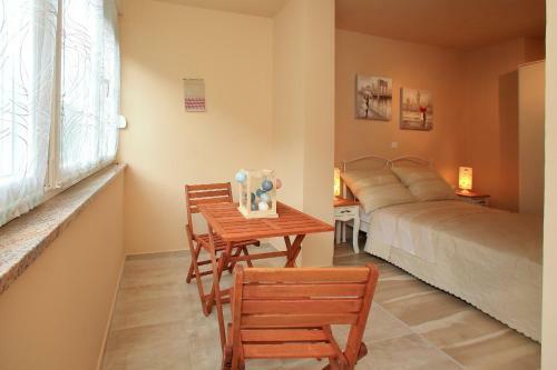 Few Steps From The Center - New And Modern Apartment For 4 Persons