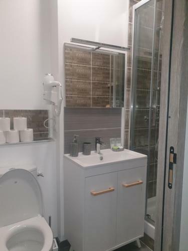 Hostal Studio Meubl� Au Rdc , Proche Lac