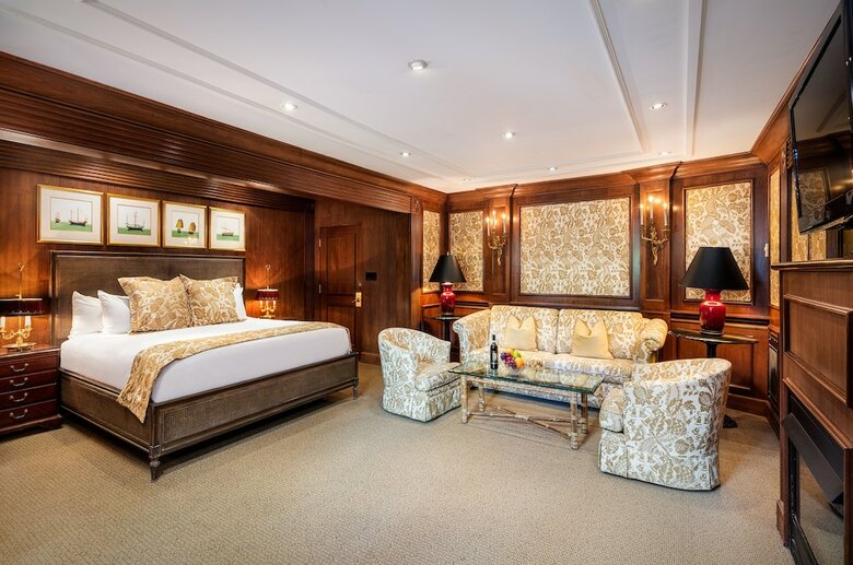 Hotel Pine Inn