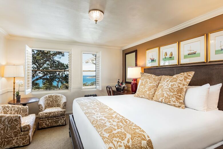 Hotel Pine Inn