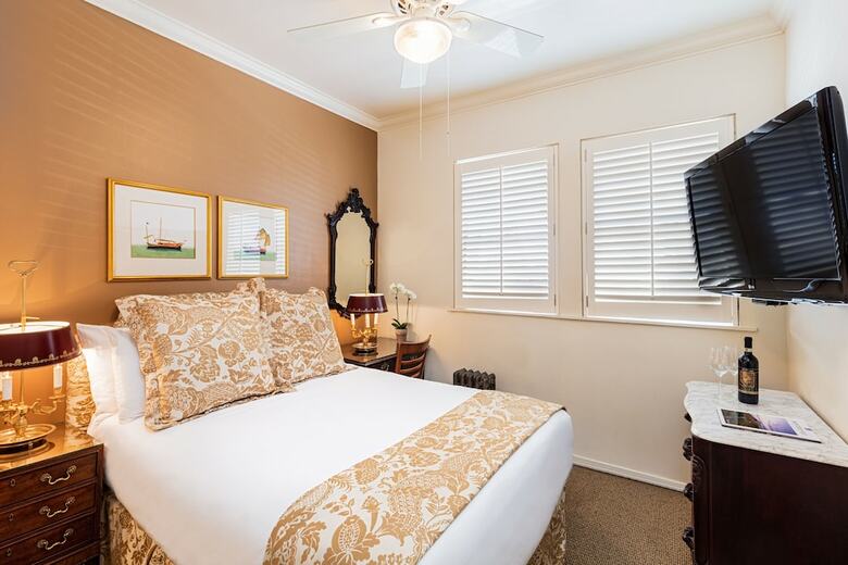 Hotel Pine Inn