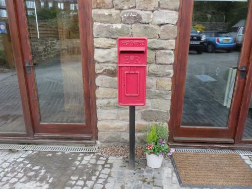 Lodge Pillarbox Cottage