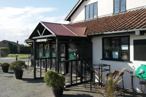 Hostal The Crown Lodge & Restaurant