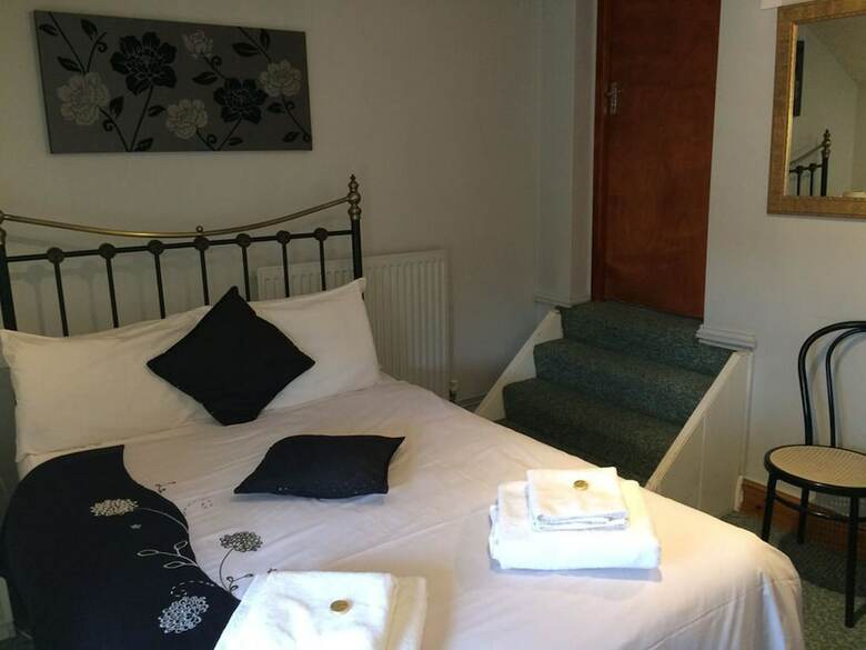 Hostal Charlotte House Hotel